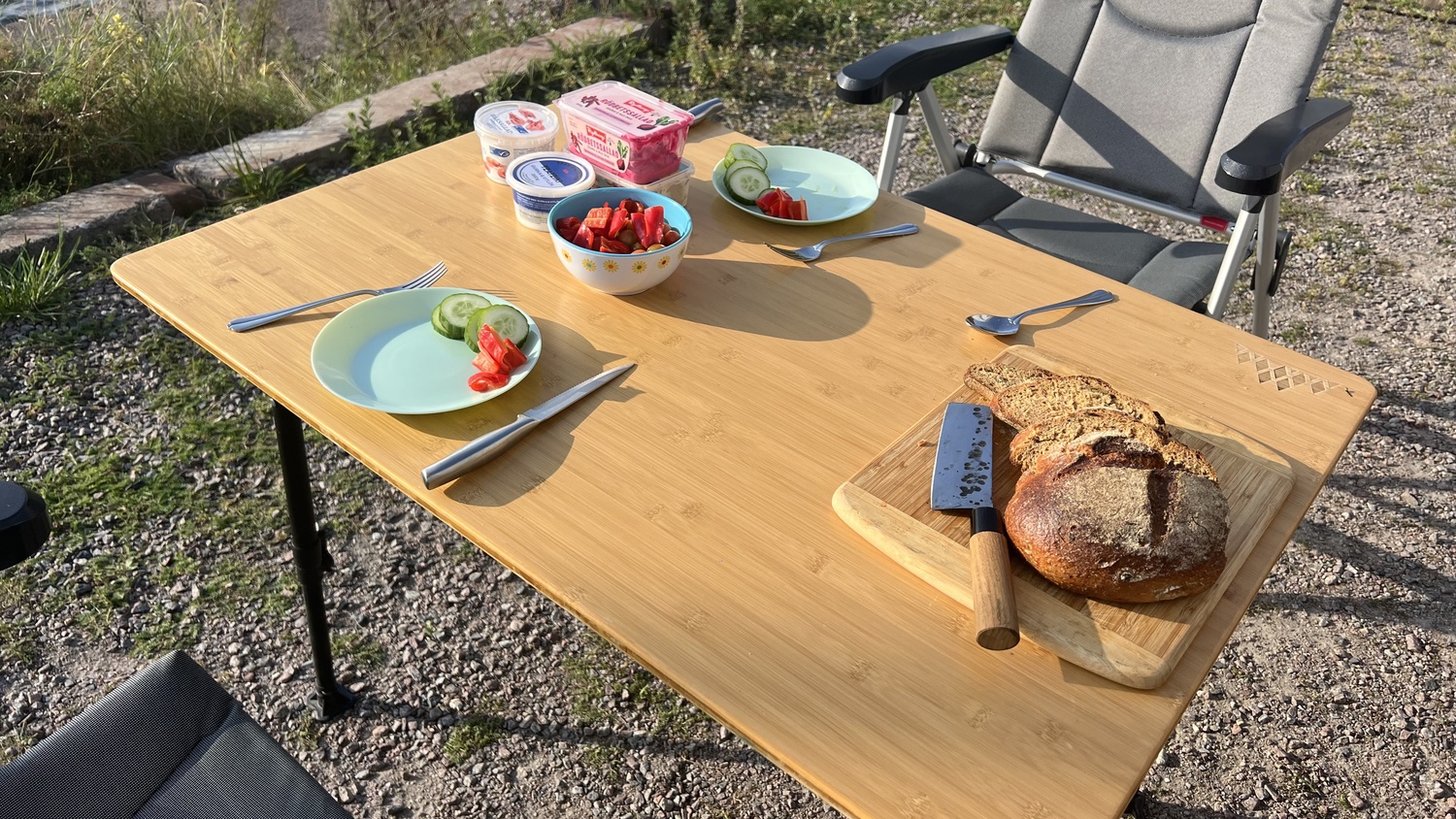 Abendbrot in Schweden vor dem Wohnmobil