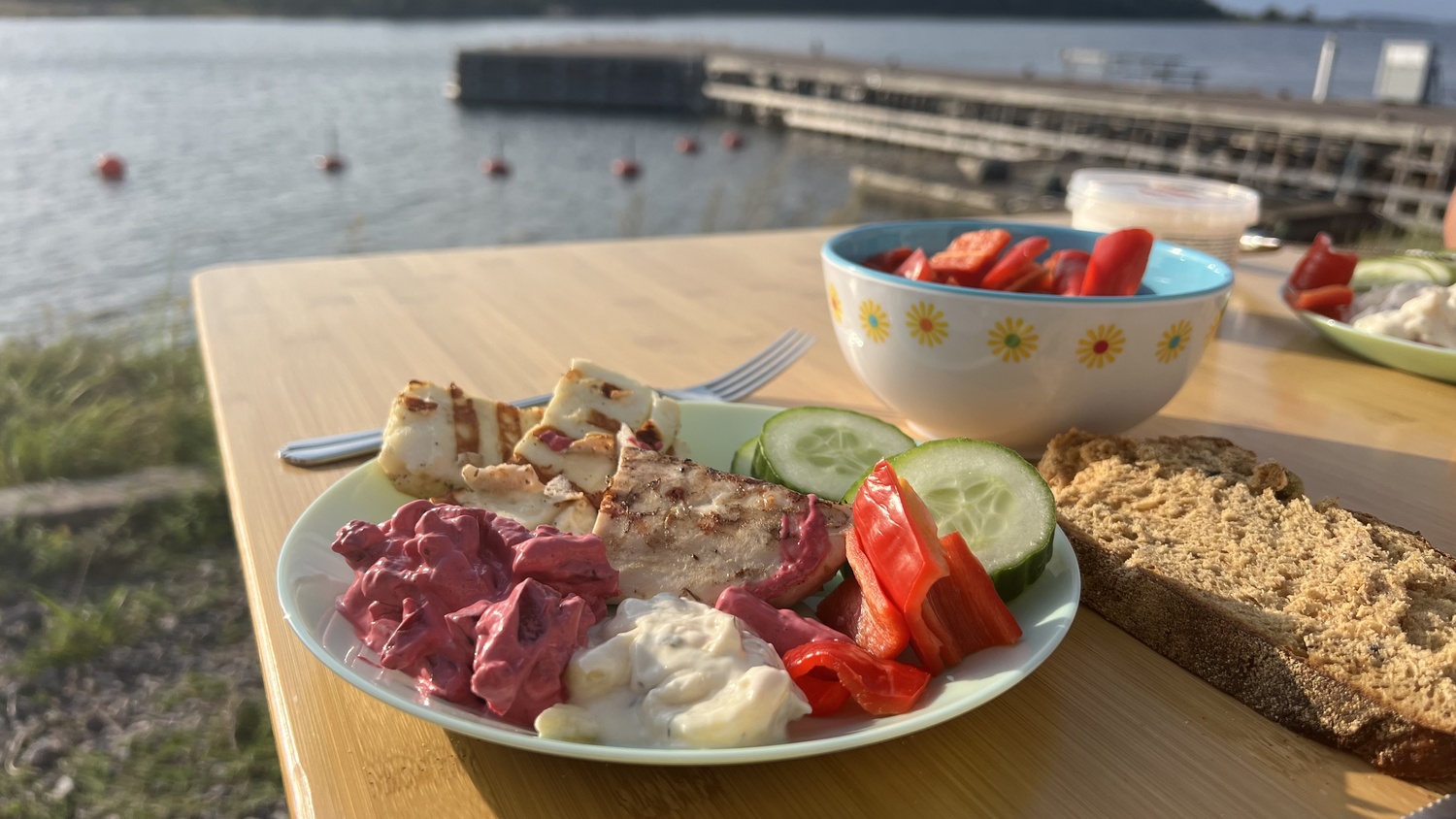 Abendbrot in Schweden vor dem Wohnmobil