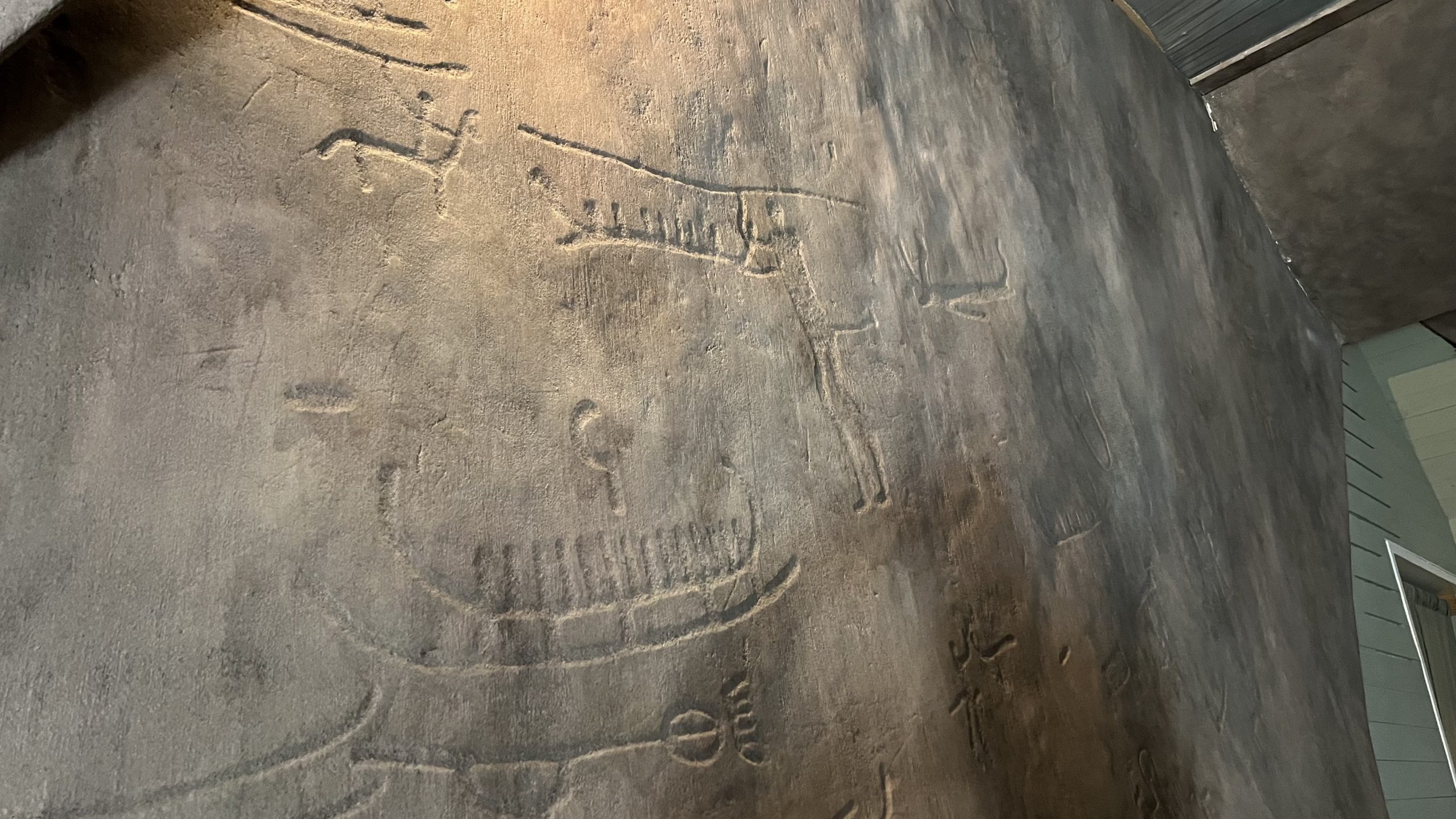 Felszeichnungen in der Ausstellung