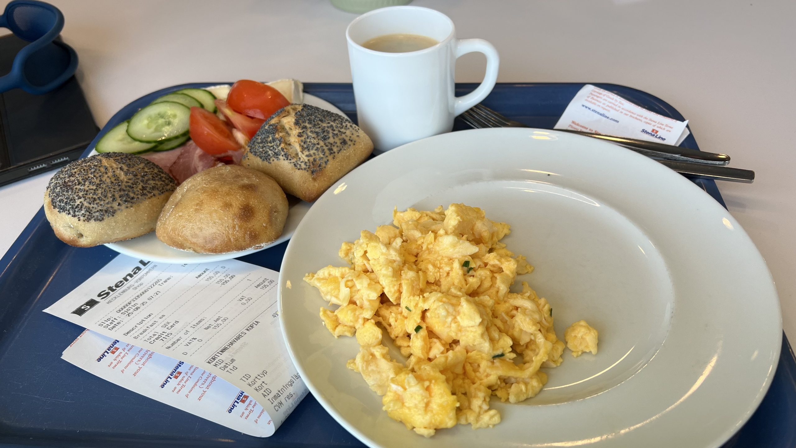 Frühstück auf der Fähre