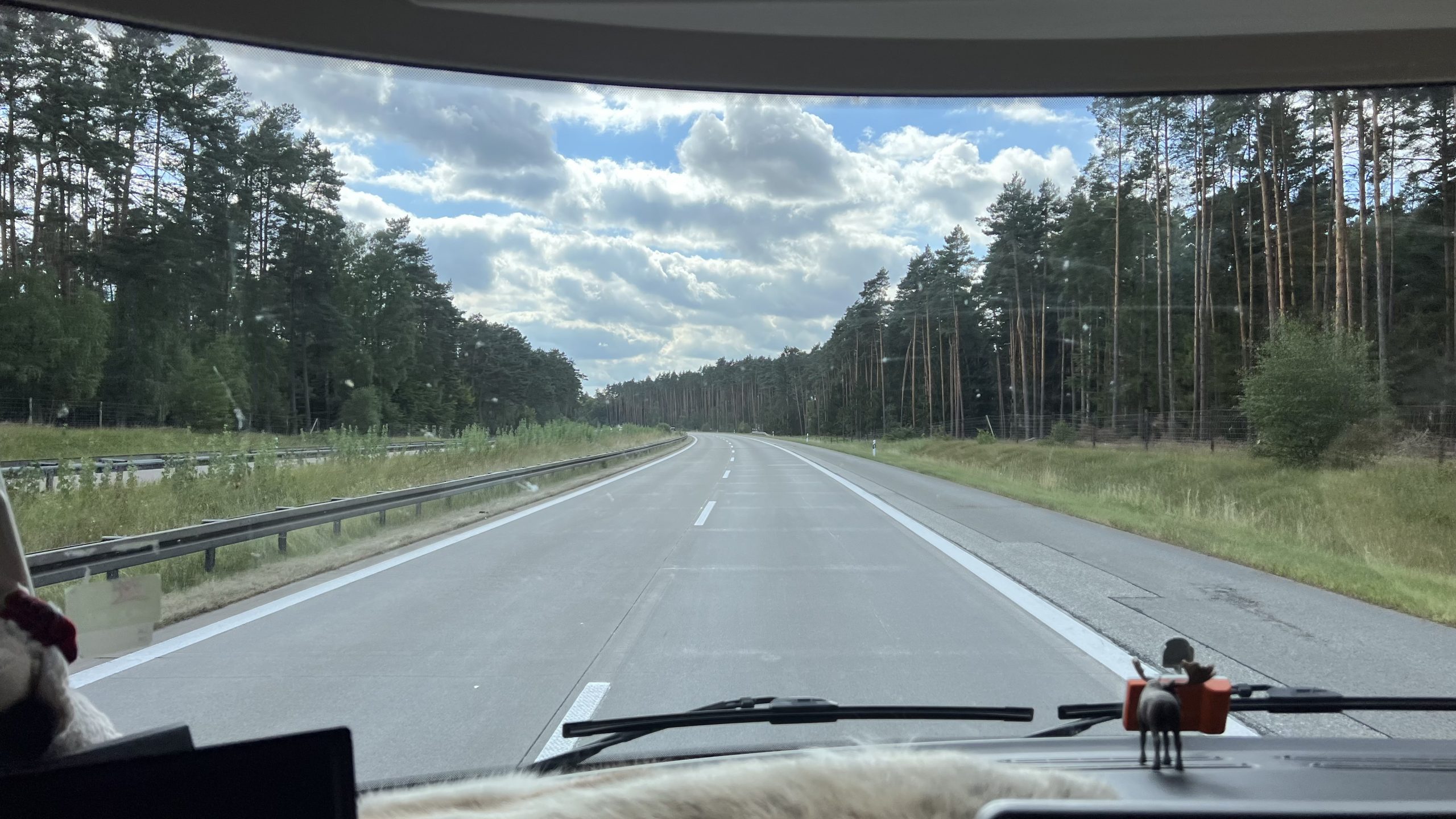 mit dem Wohnmobil auf der Autobahn