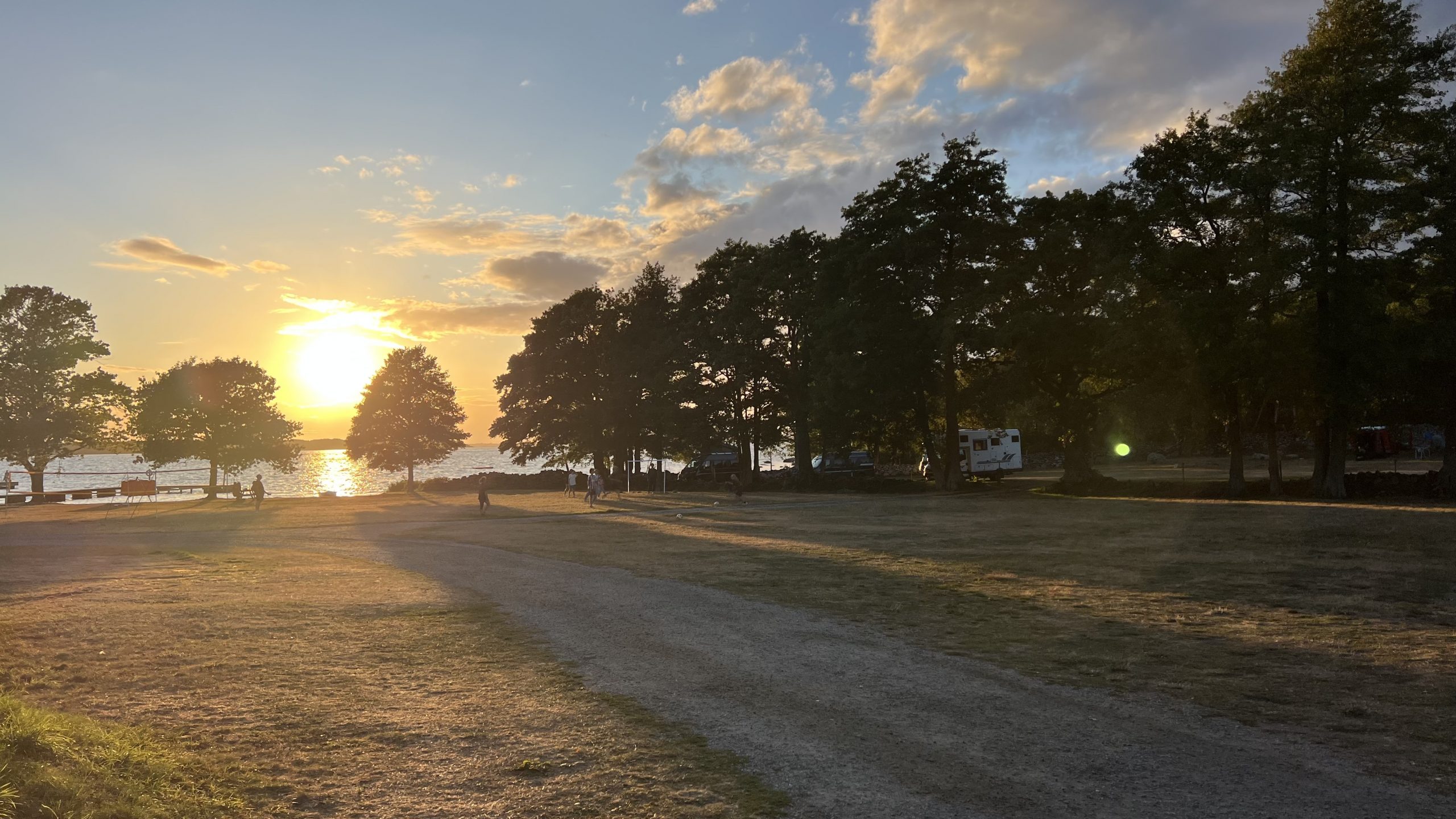 Abends vor dem Wohnmobil, Schweden