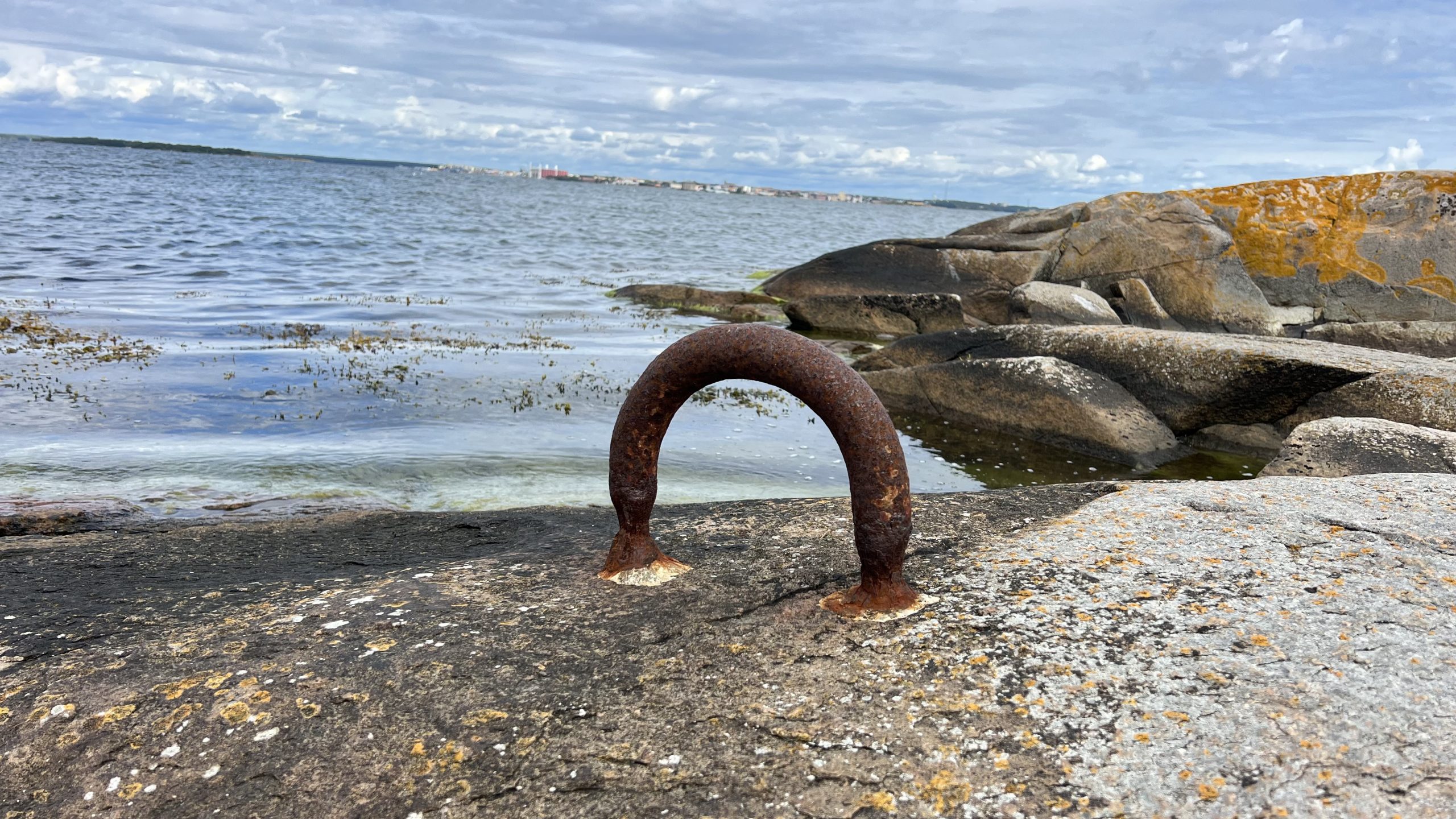 alte Festmacher am Wasser