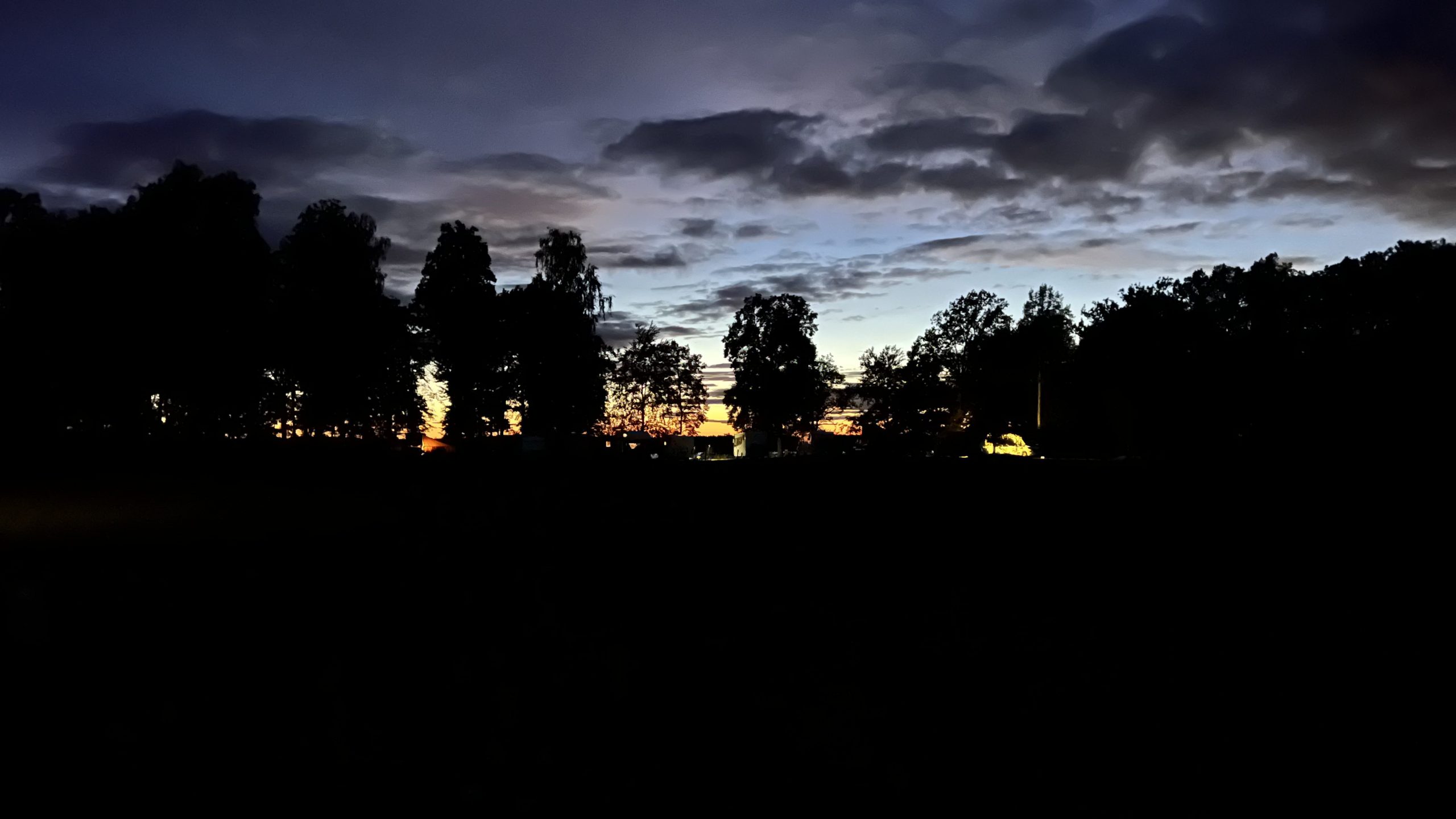 mit dem Wohnmobil Abends in Schweden