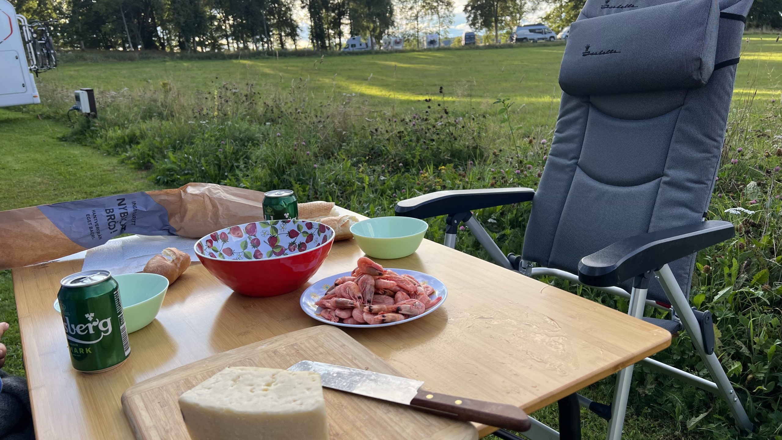 Garnelen essen in Schweden, Wohnmobil