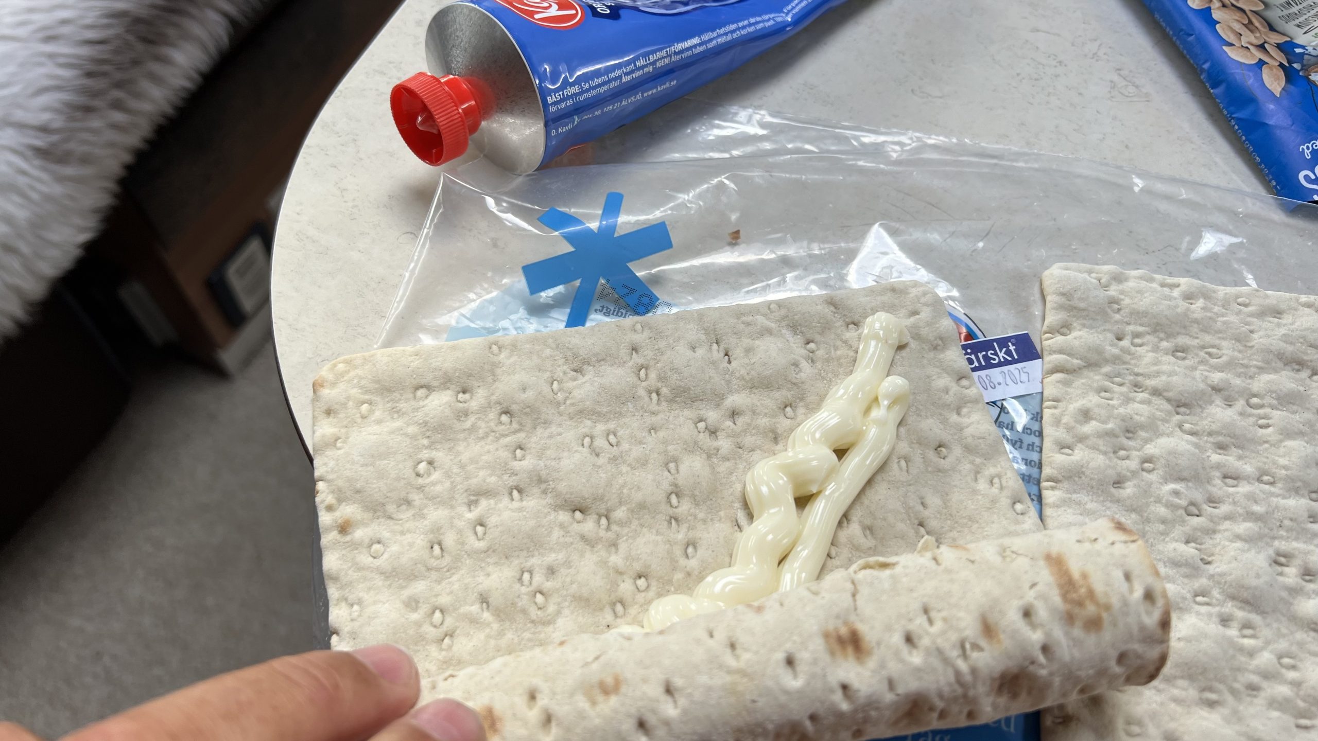 Dünnbrot und Tubenkäse in Schweden