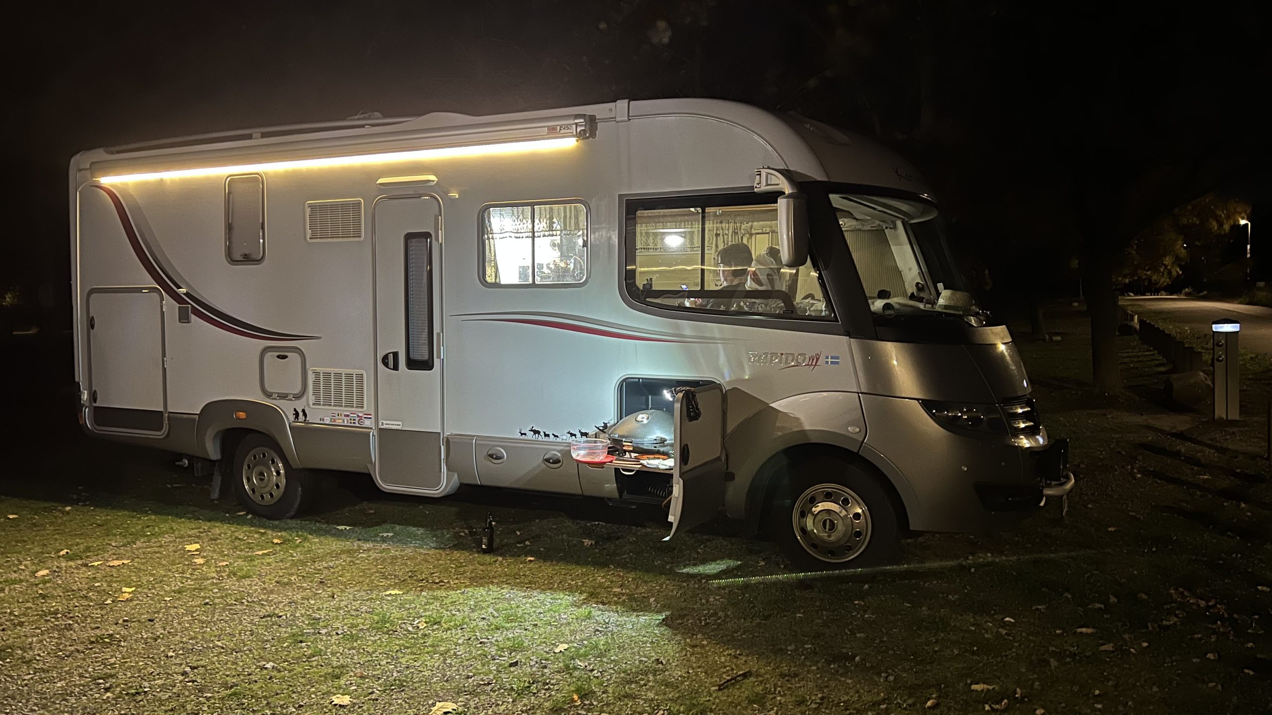 Abendbrot, Wohnmobil, Grill