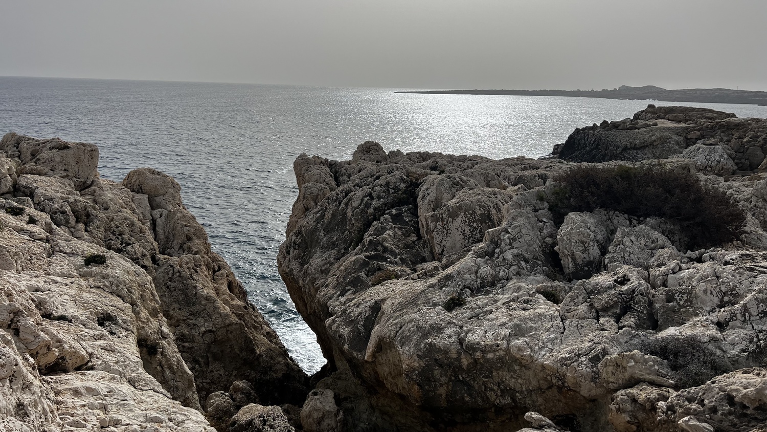 Zyperns schroffe Küste